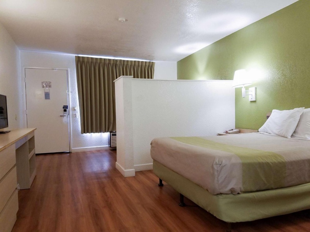 Deluxe Queen Room with Two Queen Beds - Non-Smoking