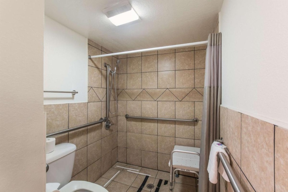 Room image 4