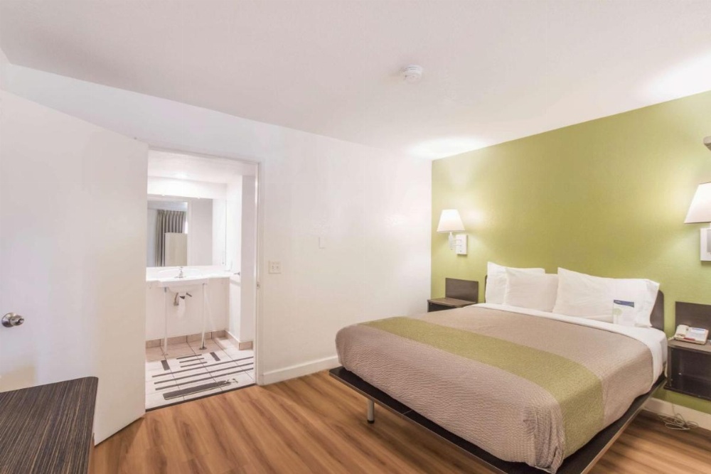 Room image 4