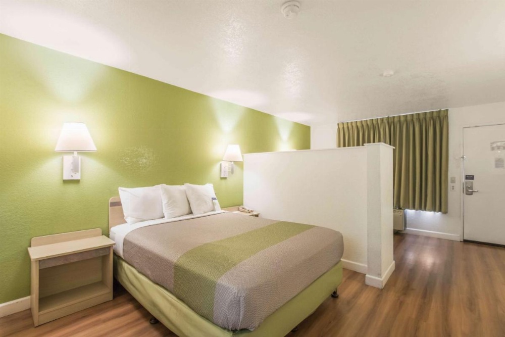 Room image 3